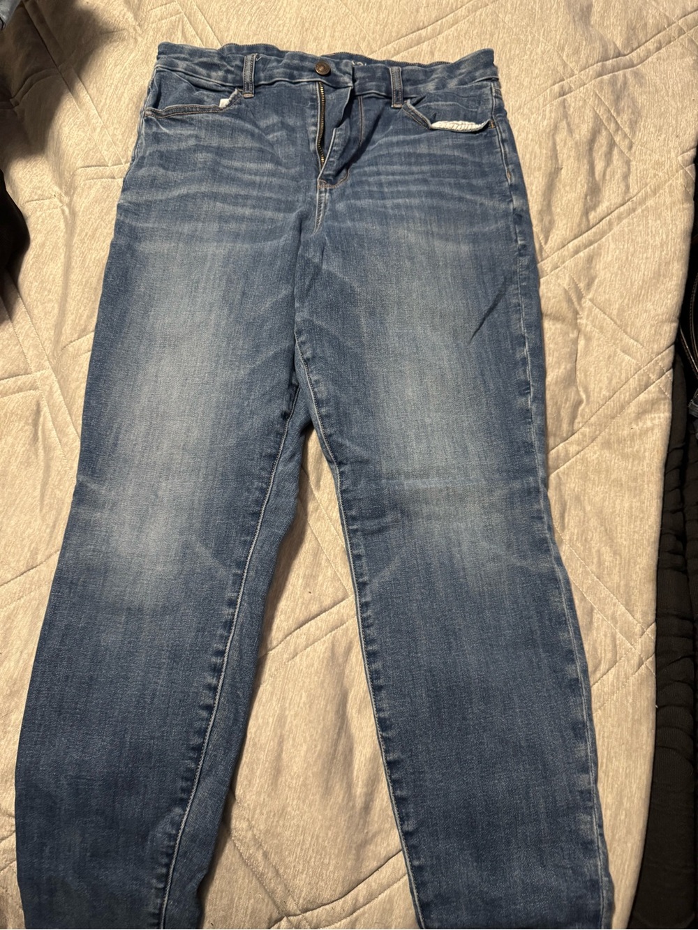 American Eagle Outfitters Women's Skinny Jeans in Medium Blue Wash